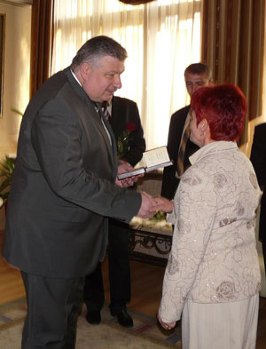 Голова Закарпатської ОДА вручив краянам високі державні нагороди