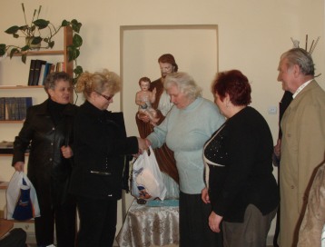 Ужгородський Єдиний Центр передав римо-католицьким вірникам 600 пасок