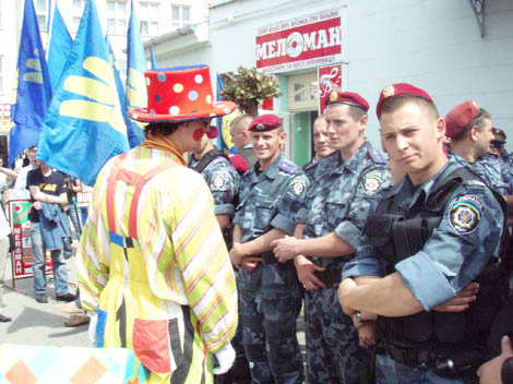 В Ужгороді у "день солідарності трудящих" мітингували і трохи чубилися