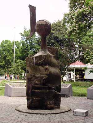 Закарпатський НРУ вимагає знайти виконавців та замовників демонтажу пам'ятника жертвам репресій в Ужгороді
