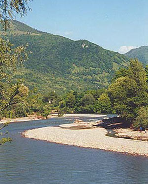 На річках Закарпаття відмічаються коливання рівнів води