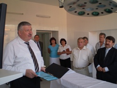 На Тячівщині і Виноградівщині Олег Гаваші вручав почесні звання і відкривав нові соціальні заклади