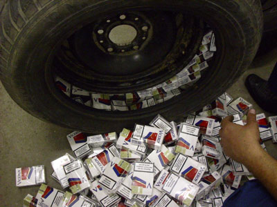 У пункті пропуску "Солотвино" у румунки конфіскували сигарети та автомобіль вартістю більше 60 тис. грн..