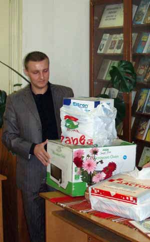 Ужгородські єдиноцентристи привітали працівників бібліотеки УжНУ