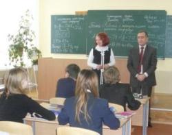 Учні та викладачі ужгородської ЗОШ №6 отримали подарунки від Єдиного Центру
