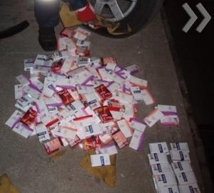 На Закарпатті через 7366 пачок контрабандних сигарет у поляка конфіскували мікроавтобус
