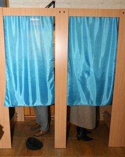Спостерігачі від Партії регіонів фіксують порушення на виборчих дільницях в Ужгороді