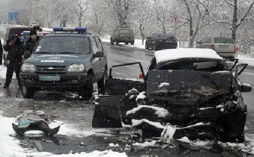 На Закарпатті у зіткненні Mitsubishi L200 і ВАЗ-21099 1 людина загинула, 5 травмовані (ФОТО)