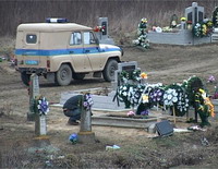 На ужгородському кладовищі з могили вкрали огорожу