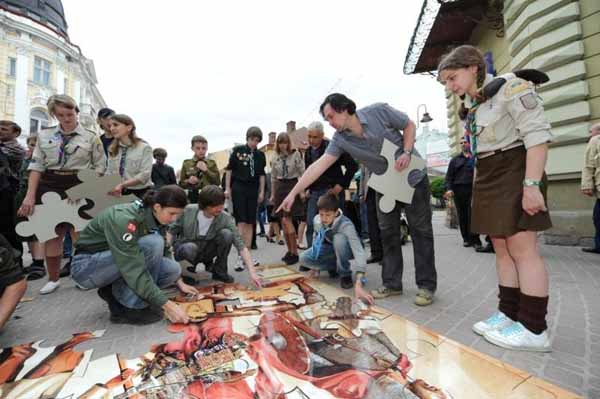 Пластуни складають пазл в Івано-Франківську