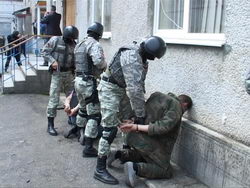 "Терористи", що захопили Ужгородський СІЗО, вимагали півмільйона доларів (ДОПОВНЕНО)