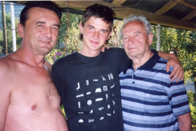 Микола Орос з сином і внуком Юрком
