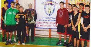 У Мукачеві ветерани війни та баскетболу розіграли кубок Борканюка