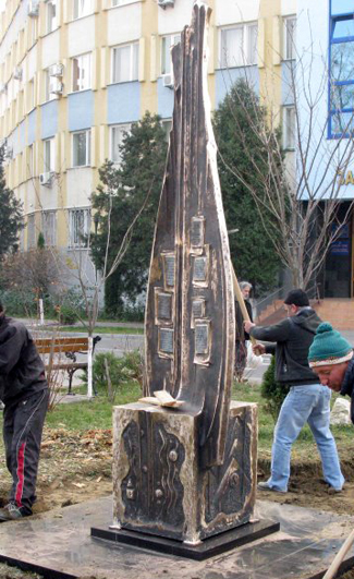 Белень зробив пам’ятник "виключно за добровільні внески працівників прокуратури" (ФОТО)