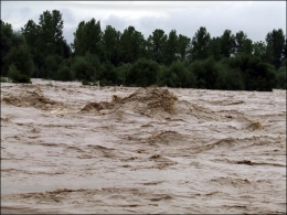 Вода у річках Закарпаття спадає