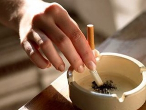 З 16 грудня в українських барах та ресторанах повністюзаборонять курити