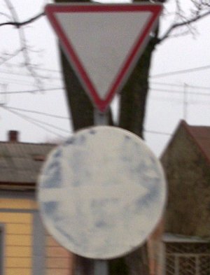 В Ужгороді на Швабській зафарбували знак (ФОТО)