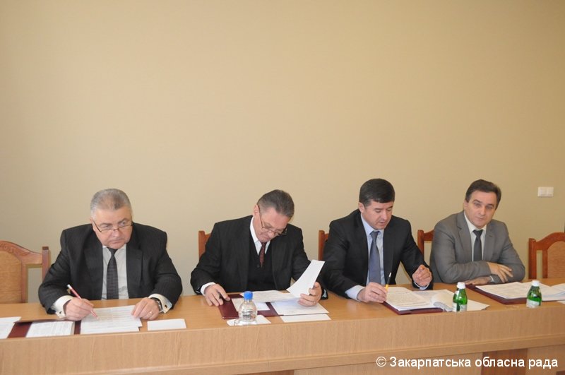 На пленарному засіданні кілька депутатів Закарпатської облради позбудуться повноважень 
