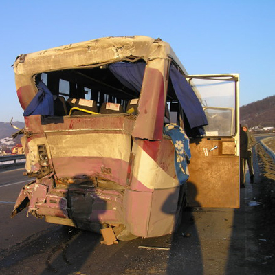 На Закарпатті в зіткненні вантажівки з автобусом 1 людина загинула, 9 – в лікарні (ФОТО)
