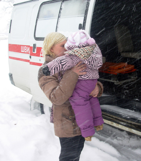 У Мукачеві від неповнолітньої матері відібрали дитину (ФОТО)
