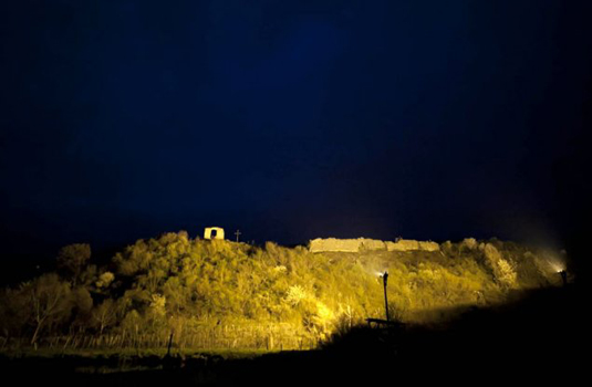 Відбувся тестовий запуск системи освітлення руїн виноградівського замку Канків (ФОТО)