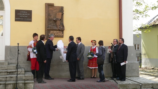 В Ужгороді відкрили меморіальну дошку корифеям закарпатського живопису (ФОТО)