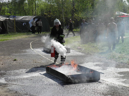На ужгородському "Авангарді" змагалися юні пожежники (ФОТО)
