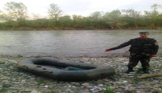 Мукачівські прикордонники затримали громадянина з човном та насосом (ФОТО)