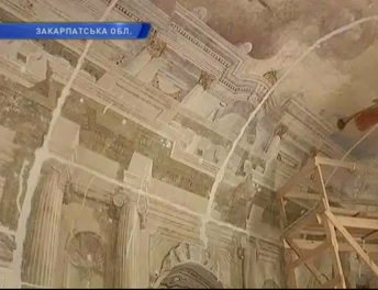 Львівські реставратори працюють над відновленням старовинних фресок в Ужгороді(ВІДЕО)