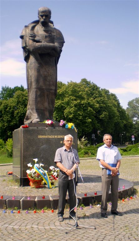 День перепоховання Шевченка в Ужгороді відзначили народним віче (ФОТО)