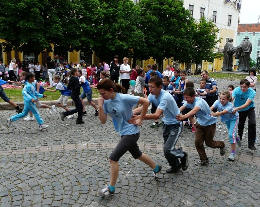 У Мукачеві діти та батьки змагалися на "Веселих розвагах" (ФОТО)