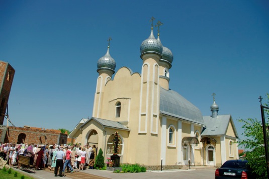 У храмі на Ужгородщині освятили оновлений розпис та іконостас (ФОТО)