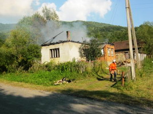 На Перечинщині через неправильне використання пічного опалення згорів будинок (ФОТО)