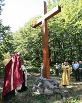 До Дня працівника лісу на найвищій точці Ужгородщини освятили хрест (ФОТО)