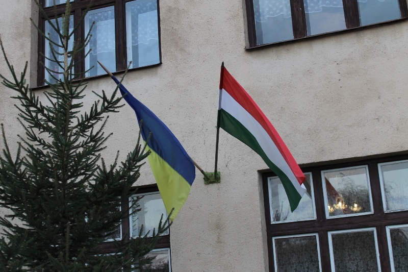 Прапори на сільраді в селі Кідьош