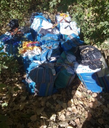 Прикордонники відділу „Вилок” знайшли біля кордону 16 пакунків з сигаретами (ФОТО)
