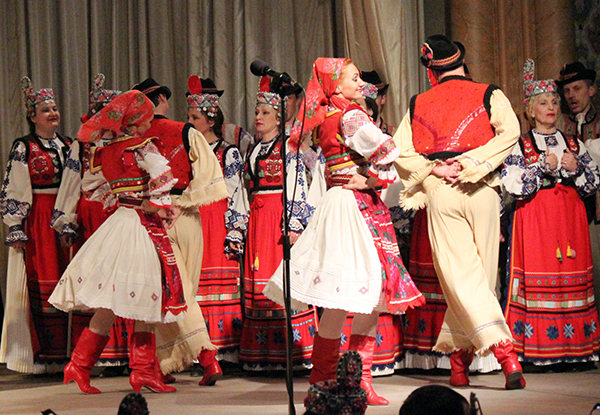 Закарпатський народний хор презентував «Бал у старому селі» (ФОТО)