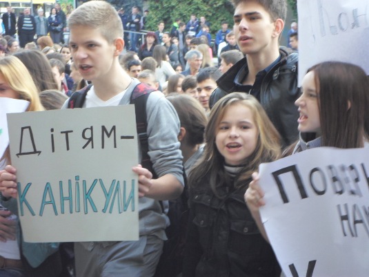 Ужгородські школярі продемонстрували зрілість і готовність до відстоювання своїх законних прав (ФОТО)