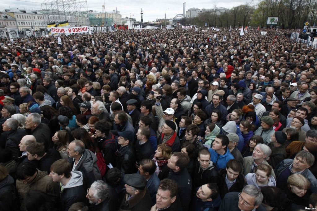 Ужгородці збираються на мітинг проти безглуздого рішення влади перенести канікули