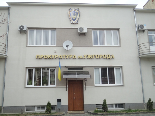 Прокуратура Ужгорода з’ясовує законність надання у власність земельної ділянки по вулиці Заньковецької 