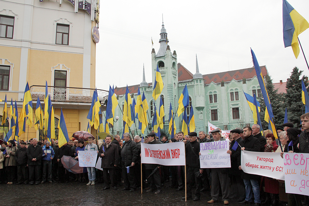 На ЄвроМайдані в Мукачеві виступили представники з різних регіонів Закарпаття (ФОТО, ВІДЕО)