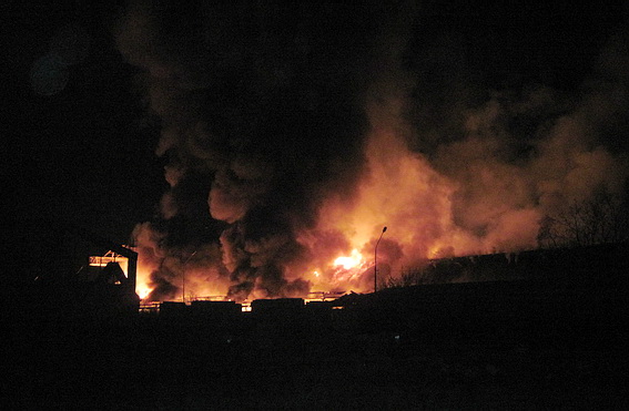 Уночі на околиці Мукачева горіли склади (ФОТО)