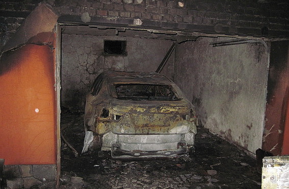 На Мукачівщині згоріли BMW-X6 у гаражі та 2 квадроцикли у дворі (ФОТО)