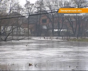 У Заріччі на Іршавщині 6 сімей примудрилися затопити 200 будинків (ВІДЕО)