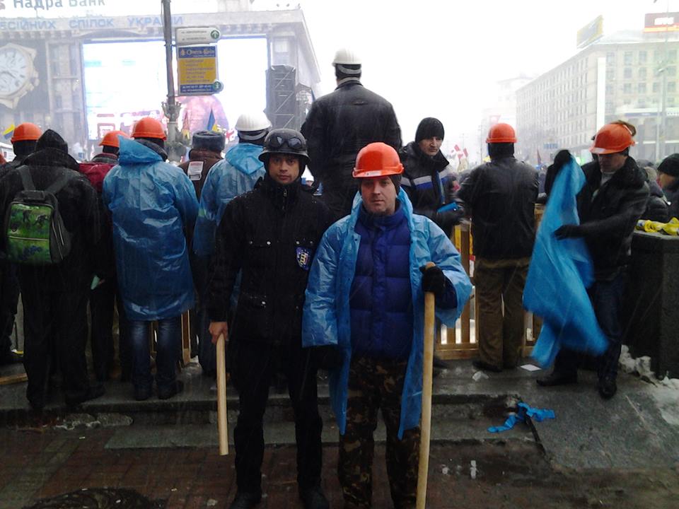 Закарпатці на Майдані тримають оборону на східній барикаді і біля виходу з метро (ФОТО)