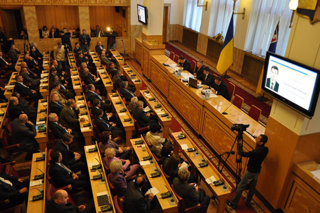 Голова Закарпатської облради підписав розпорядження про скликання позачергової сесії облради