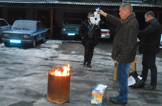 У Мукачеві міліція палила наркотики (ФОТО)