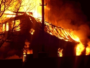 На Рахівщині згорів будинок