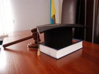 Янукович зробив хустського районного суддю закарпатським адміністративним