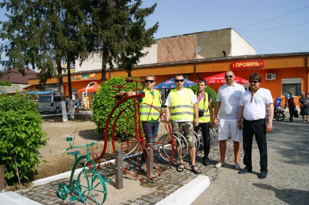 У Виноградові відкрили "пам’ятник" велосипеду (ФОТО)